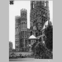 West tower and south west transept, Foto Courtauld Institute of Art.jpg